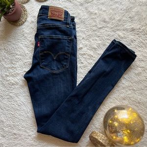 Women Levi’s jeans